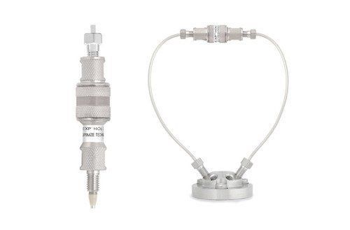 El sistema EXP All In One Direct Connect / In Line Holder está clasificado para su uso a más de 20 000 psi (más de 1400 bar). Su diseño único hace que pueda usarse en línea con tubería de acero inoxidable de 1/16” o conecta directamente a cualquier válvula de inyección (con rosca 10 32). Su diseño permite al usuario cambiar los cartuchos manualmente sin romper las conexiones de fluido en la entrada/salida del soporte.

Incluye componentes de para conexión en línea y de conexión directa.
Reemplazo del cartucho de forma manual, sin herramientas.
Conexión de columna ZDV (Zero Dead Volume) autoajustable.
La terminado en acero inoxidable endurecido evita el deterioro.
Para uso con: EXP Guard Column Cartidges y EXP Trap Column Cartridges.

Referencia Optimize: 15 02 04041